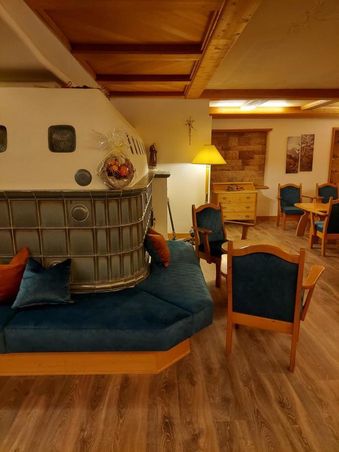 Hotel Alpina Pinzolo Ngoại thất bức ảnh