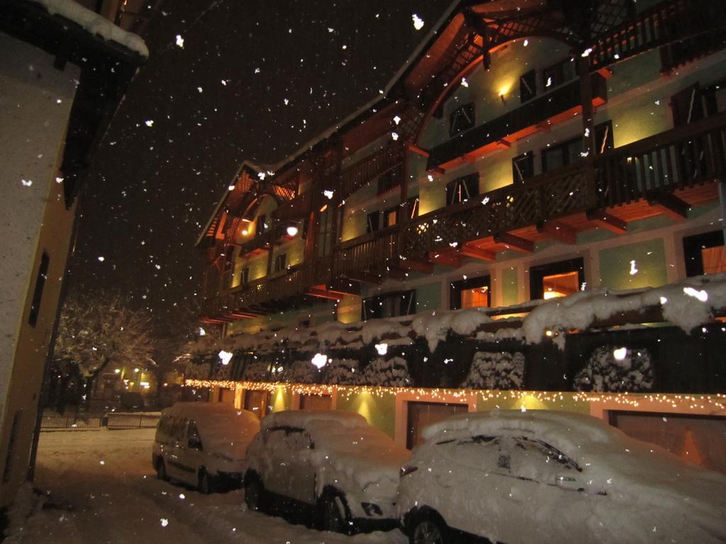 Hotel Alpina Pinzolo Ngoại thất bức ảnh
