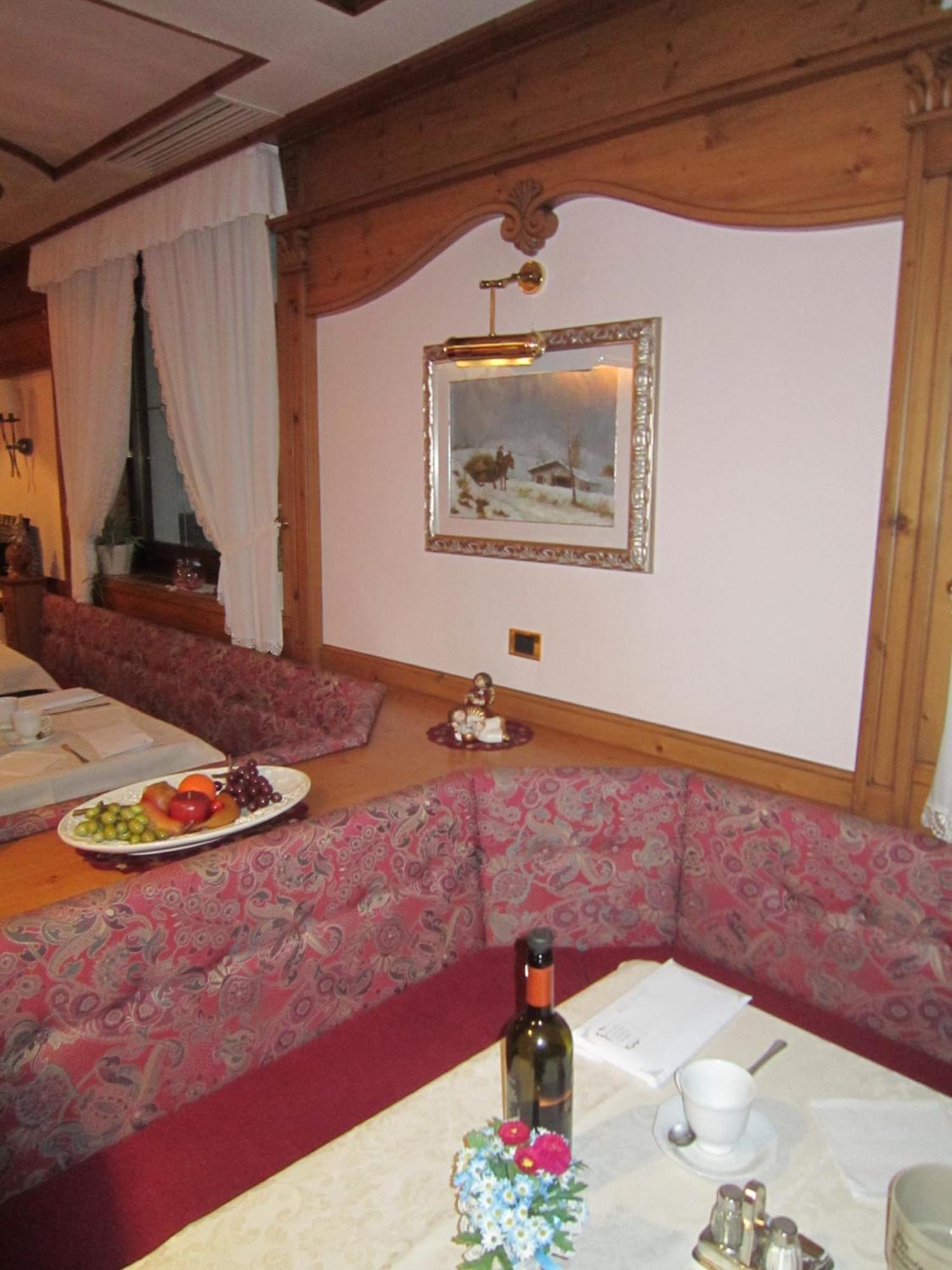 Hotel Alpina Pinzolo Ngoại thất bức ảnh