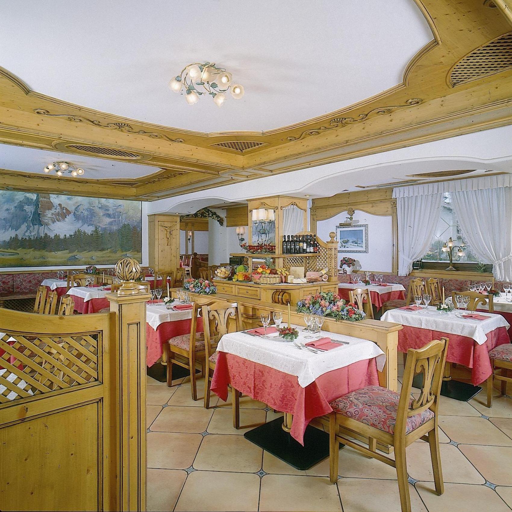 Hotel Alpina Pinzolo Ngoại thất bức ảnh