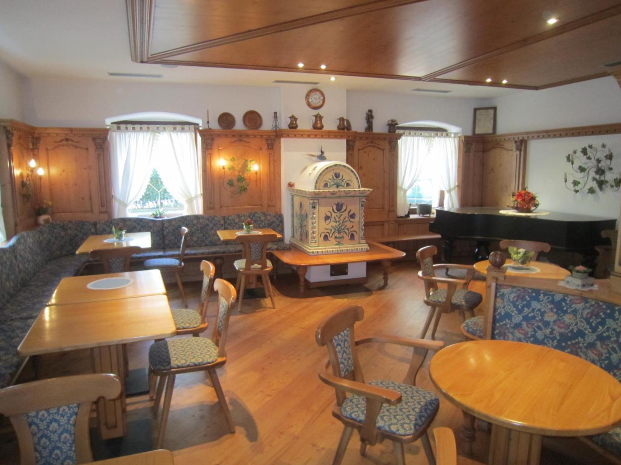 Hotel Alpina Pinzolo Ngoại thất bức ảnh