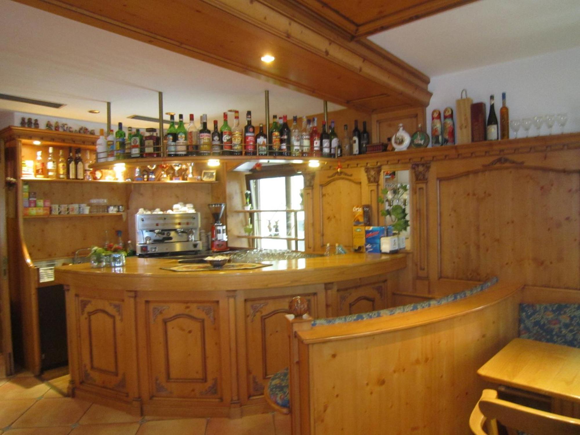 Hotel Alpina Pinzolo Ngoại thất bức ảnh