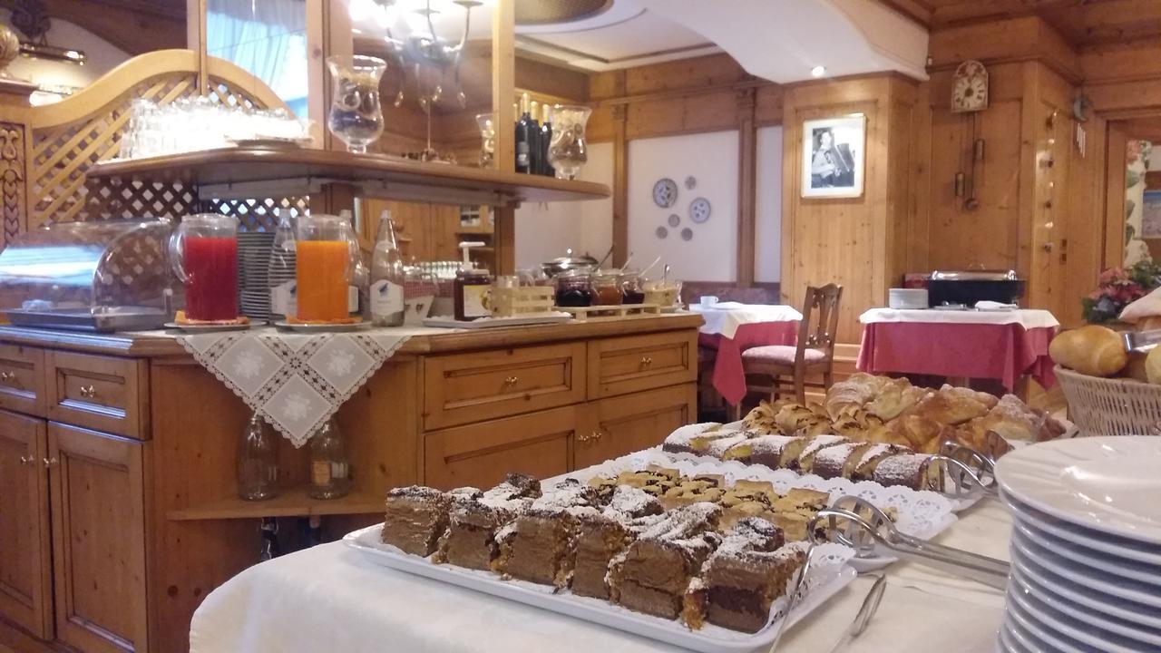 Hotel Alpina Pinzolo Ngoại thất bức ảnh